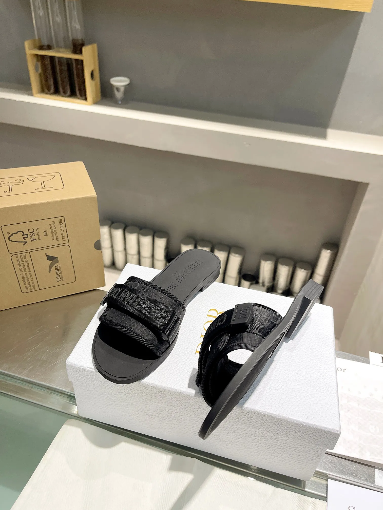 💕💕Factory direct selling price p360💕💕 Women's Shoes Women's Clothing Women's Shoes Factory Dior Dior 2024 latest Velcro buckle sandals series new colors! Perfect reproduction of the original version. The most popular color matching fabric. Super layered. The original high-end T💕💕factory direct selling price pU outsole (not ordinary rubber) is very comfortable and easy to walk. The upper materials are all original customized, 3D electric embroidery three-dimensional cloth surface. Very versatile. A must-have for lazy people in summer, sizes 35-39 (40 41 42 customized)